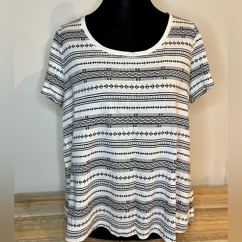 Old Navy Women's White/Black T-Shirt Small
